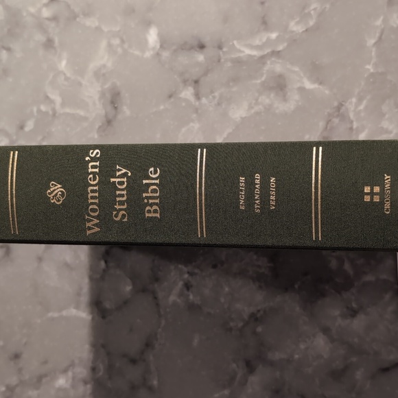 ESV Women's Study Bible Artist Series Hardcover w/Cloth "Emma" By Crossway. New - Picture 3 of 9